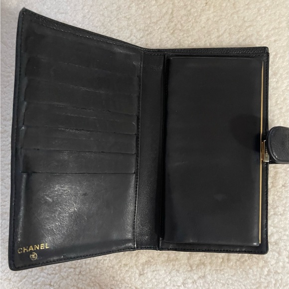 🚨CHANEL bundle (giftable)🚨 - Picture 5 of 10